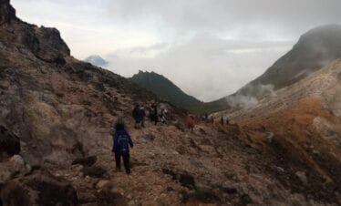 hiking sibayak volcano
