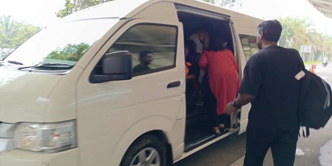 Transport Package van hiace medan